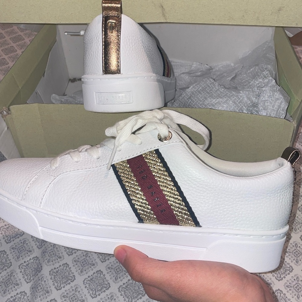 TED BAKER 
BAILEY ICON - Logo Webbing Lace-Up Leather Sneakers
